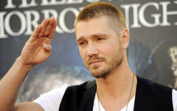 Картинка мужчины chad+michael+murray бородка жест стрижка короткая