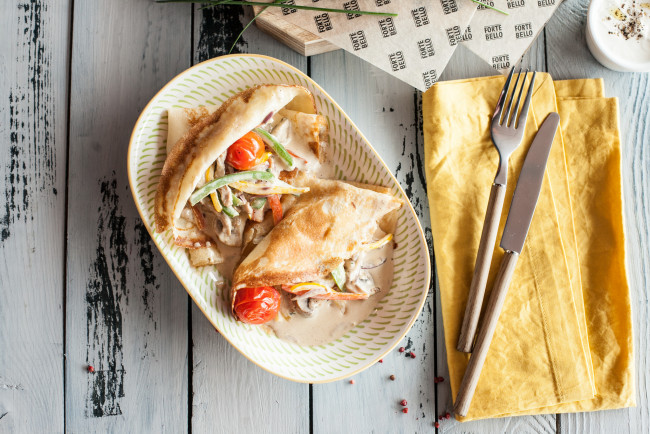 Обои картинки фото еда, блины,  оладьи, сытно, вкусно, начинка