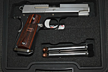 Картинка sig+sauer+c3+45+acp оружие пистолеты ствол