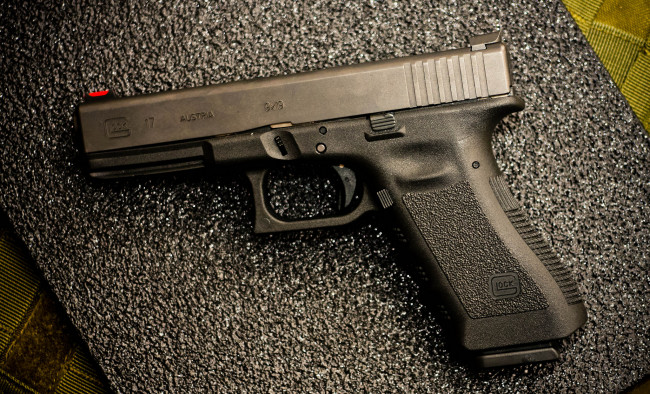 Обои картинки фото glock 17, оружие, пистолеты, ствол