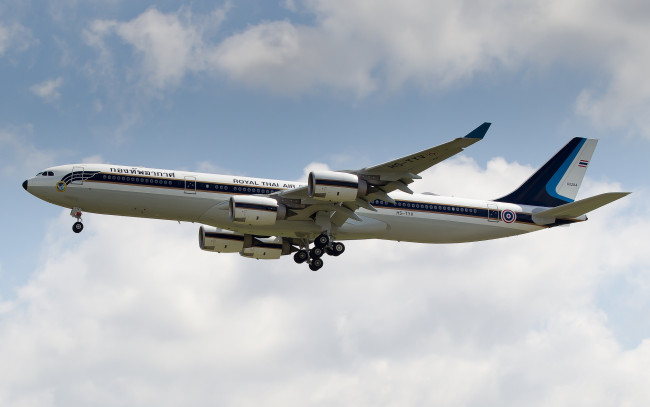 Обои картинки фото airbus a340-500, авиация, пассажирские самолёты, авиалайнер