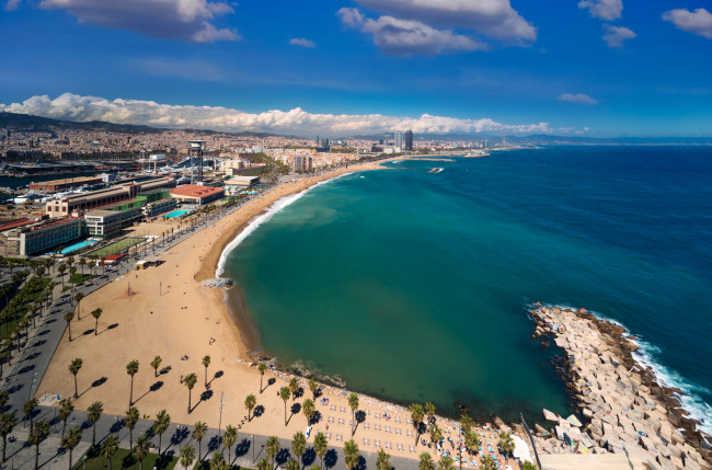 Обои картинки фото barcelona beach and barcelona city, города, барселона , испания, простор