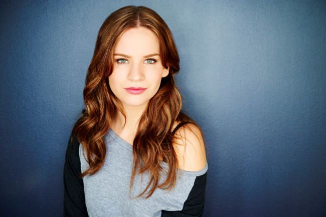 Обои картинки фото девушки, -unsort , рыжеволосые и другие, свитер, плечо, рыжая, актриса, brooke, palsson