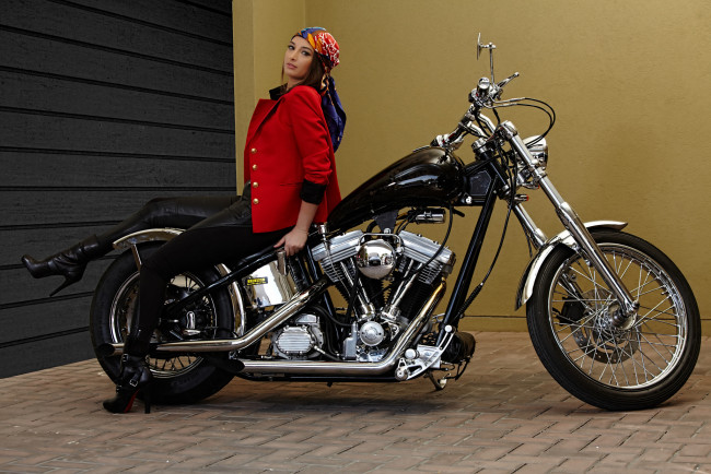 Обои картинки фото мотоциклы, мото с девушкой, девушки