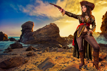 Картинка jaqueline+sparrow разное cosplay+ косплей jaqueline sparrow девушка модель cosplay пират пистолет треуголка наряд берег море корсар флибустьер поза взгляд макияж закат вода камни