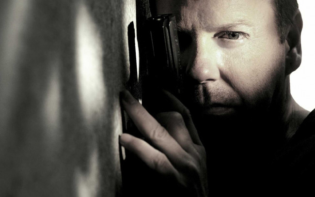 Обои картинки фото кино фильмы, 24, пистолет, мужчина, лицо