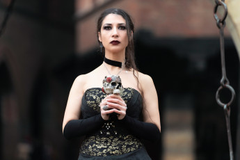 Картинка девушки -+брюнетки +шатенки брюнетка наряд череп готика