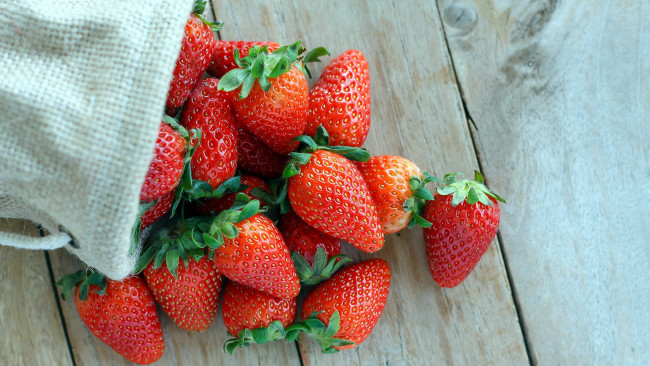 Обои картинки фото еда, клубника,  земляника