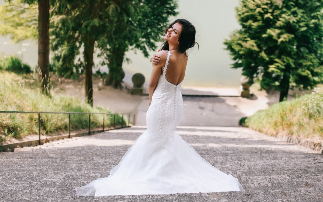 Обои картинки фото девушки, aurela skandaj, невеста, свадебное, платье