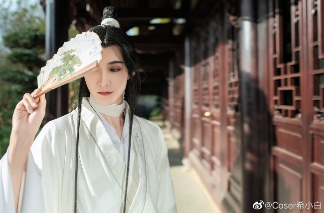 Обои картинки фото мужчины, - креатив,  косплей, се, лянь, костюм, веер