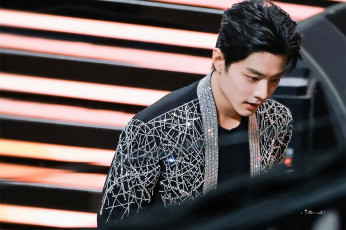 Картинка мужчины xiao+zhan актер пиджак сцена