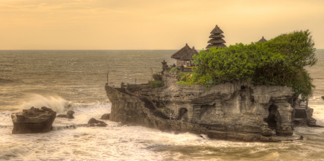 Обои картинки фото бали, города, буддистские, другие, храмы, пагода, храм, вода