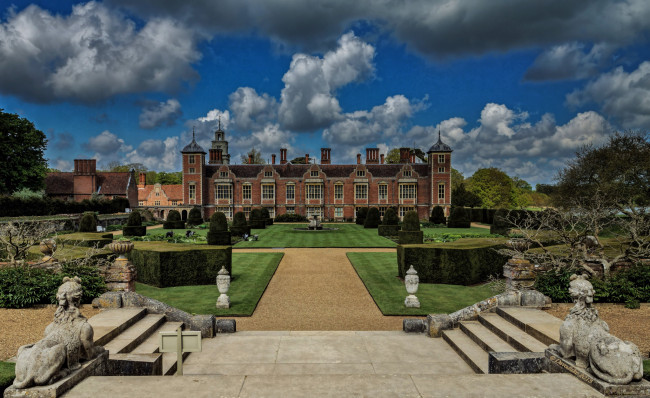 Обои картинки фото blickling, hall, norfolk, england, города, дворцы, замки, крепости, парк, сфинксы, статуи, бликлинг-холл, норфолк, англия
