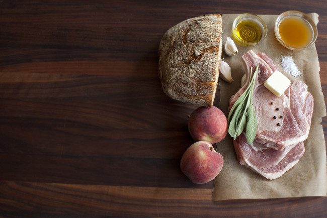 Обои картинки фото еда, разное, мясо, хлеб, персики, масло, ингредиенты