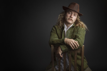 Картинка мужчины -+unsort револьвер портрет шляпа студия