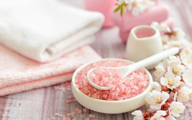 Обои картинки фото разное, предметы быта, twigs, soap, sea, salt, flowers, towel, цветы, веточка, мыло, морская, соль, полотенце