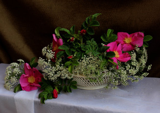 Картинка цветы шиповник букет лето сныть натюрморт