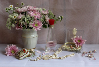 Картинка разное украшения +аксессуары +веера цветы букетик натюрморт жемчуг