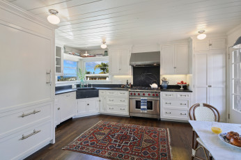 Картинка интерьер кухня люстры цветы стиль