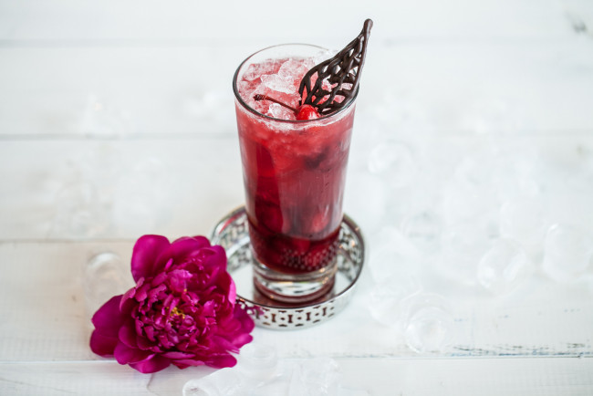 Обои картинки фото еда, напитки,  коктейль, напиток, лед, холодный, вкусный, цветы