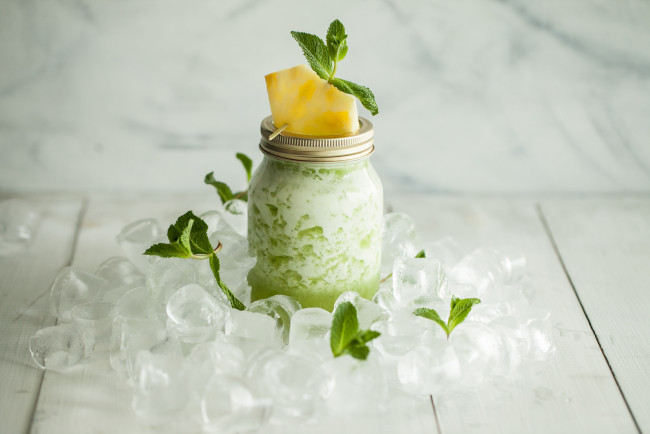 Обои картинки фото еда, напитки,  коктейль, напиток, лед, холодный, вкусный, цветы