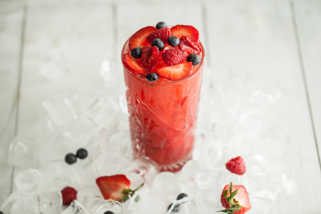 Обои картинки фото еда, напитки,  коктейль, напиток, лед, холодный, вкусный, цветы