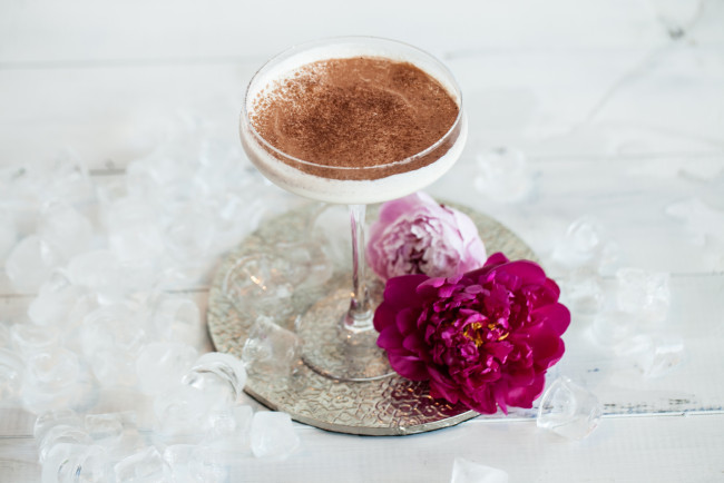 Обои картинки фото еда, напитки,  коктейль, напиток, лед, холодный, вкусный, цветы