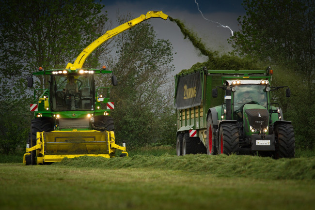 Обои картинки фото техника, комбайны, работы, сельхоз