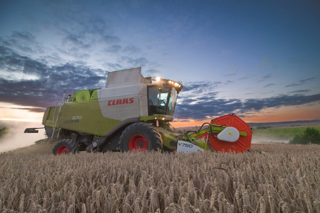 Обои картинки фото техника, комбайны, работы, сельхоз