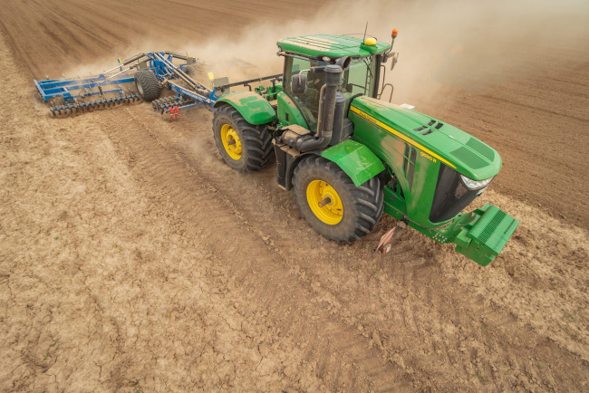 Обои картинки фото техника, тракторы, работы, сельхоз