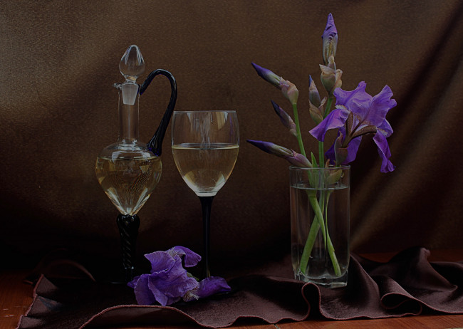 Обои картинки фото еда, напитки, вино, ирисы, лето, натюрморт, цветы