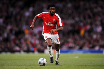 Картинка спорт футбол футболист поле форма мяч