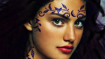 Картинка девушки phoebe+tonkin узор брюнетка лицо