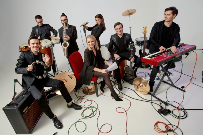 Обои картинки фото новые самоцветы, музыка, саксофон, гитары, музыкальные, инструменты, музыканты, группа, новые, самоцветы