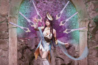 Картинка девушки -+креатив +косплей костюм оружие стена арка nymphahri
