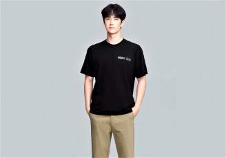 Картинка мужчины wang+yi+bo актер певец футболка