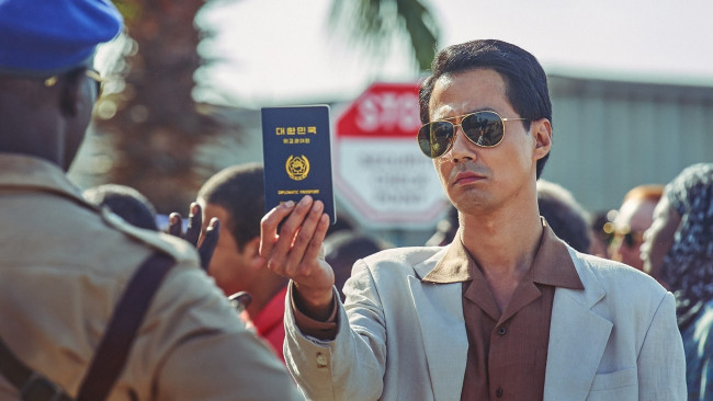 Обои картинки фото escape from mogadishu ,  2021 , кино фильмы, escape from mogadishu, побег, из, могадишо, история, боевик, mogadisyu, военный, драма