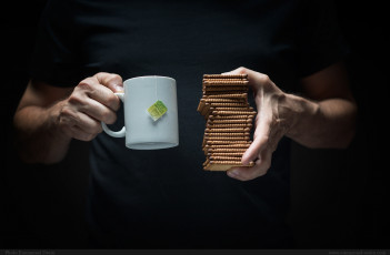 Картинка разное руки +ноги чашка мужские печенье