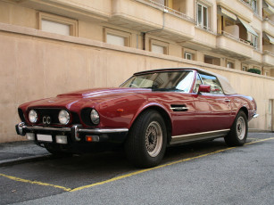 Картинка автомобили выставки уличные фото