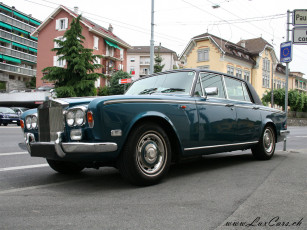 Картинка автомобили выставки уличные фото