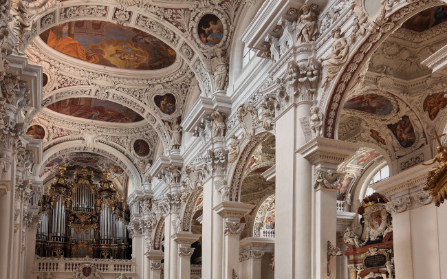 Обои картинки фото интерьер, убранство, роспись, храма, скульптуры, зал, лепка