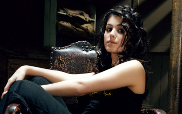 Картинка katie melua музыка кресло брюнетка