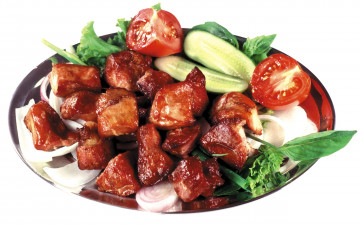 Картинка еда мясные+блюда огурец помидор лук мясо кусочки соус