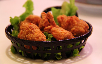 Картинка еда мясные+блюда плетенка салат курица панировка