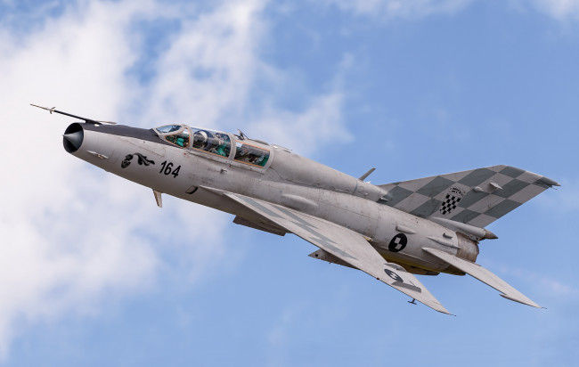 Обои картинки фото mig-21umd, авиация, боевые самолёты, истребитель