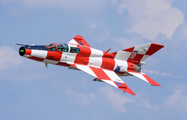 Обои картинки фото mig-21umd, авиация, боевые самолёты, истребитель