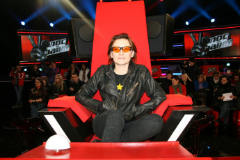 Картинка диана+арбенина музыка ночные+снайперы певица очки кресло люди женщина