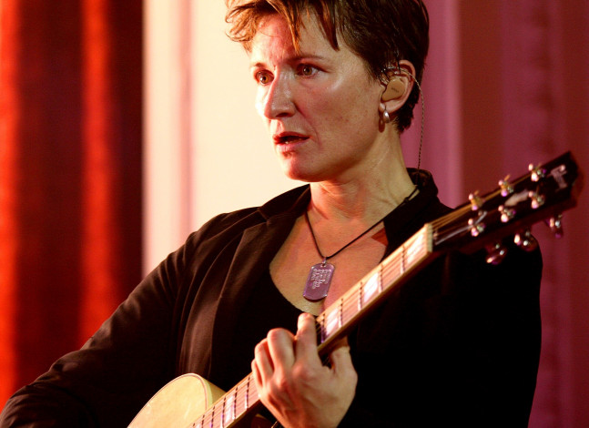 Обои картинки фото диана арбенина, музыка, ночные снайперы, женщина, гитара, певица