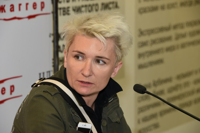 Обои картинки фото диана арбенина, музыка, ночные снайперы, микрофон, певица, женщина