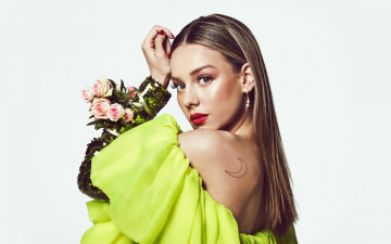 Картинка девушки -+брюнетки +шатенки шатенка наряд тату розы цветы ester exposito